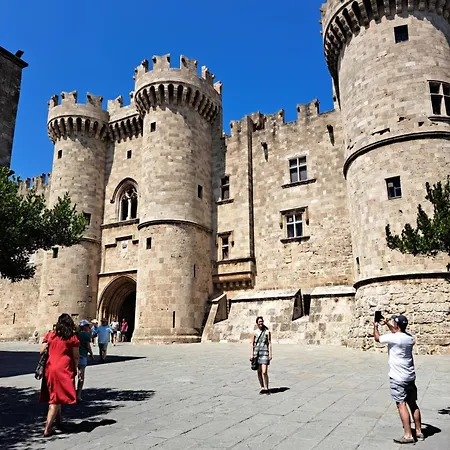 The Retreat In The Heart Of Old Town Rhodes Vakantiehuis *