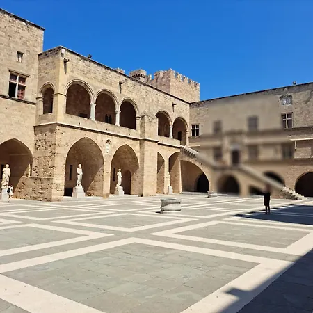 Vakantiehuis The Retreat In The Heart Of Old Town Rhodes *